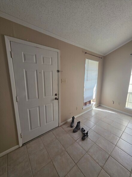 front door entry - 1205 Anne Ave