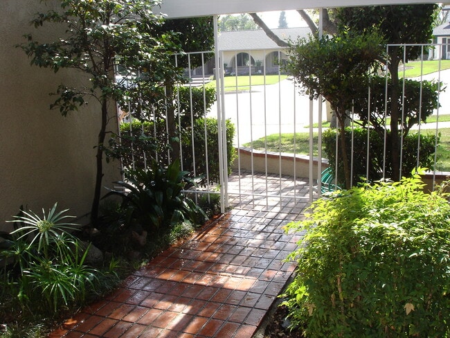 Building Photo - 1838 Coolcrest Way