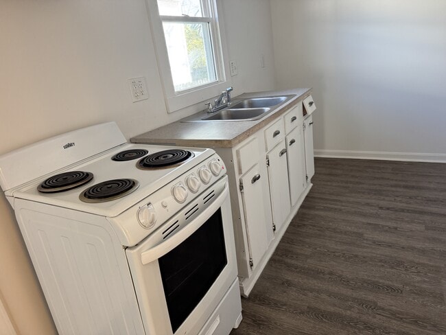 Building Photo - 416 Ash St