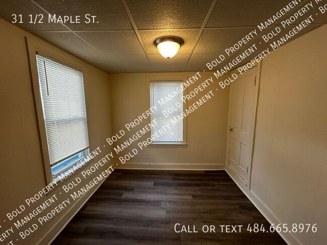 Building Photo - 31 Maple St