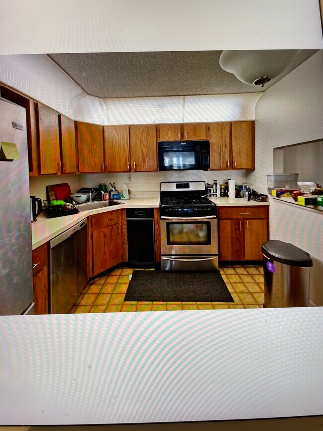 Kitchen with eating area - 6 Chamberlin Ct