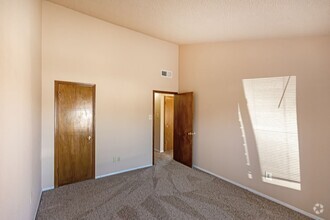 Building Photo - Super cute 2 bedroom townhouse!