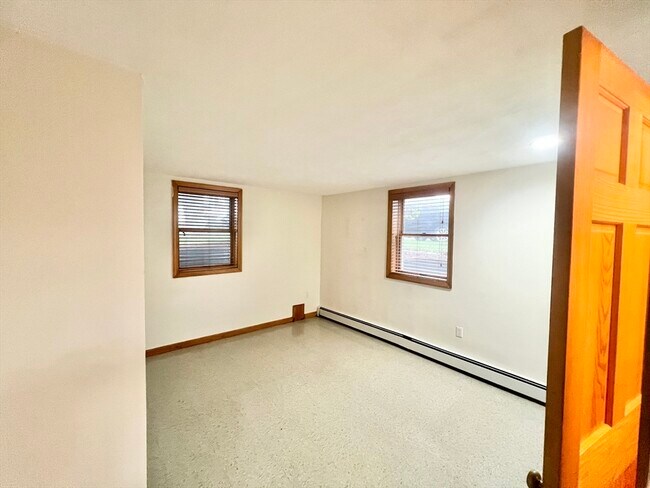 Building Photo - 120 Savage St