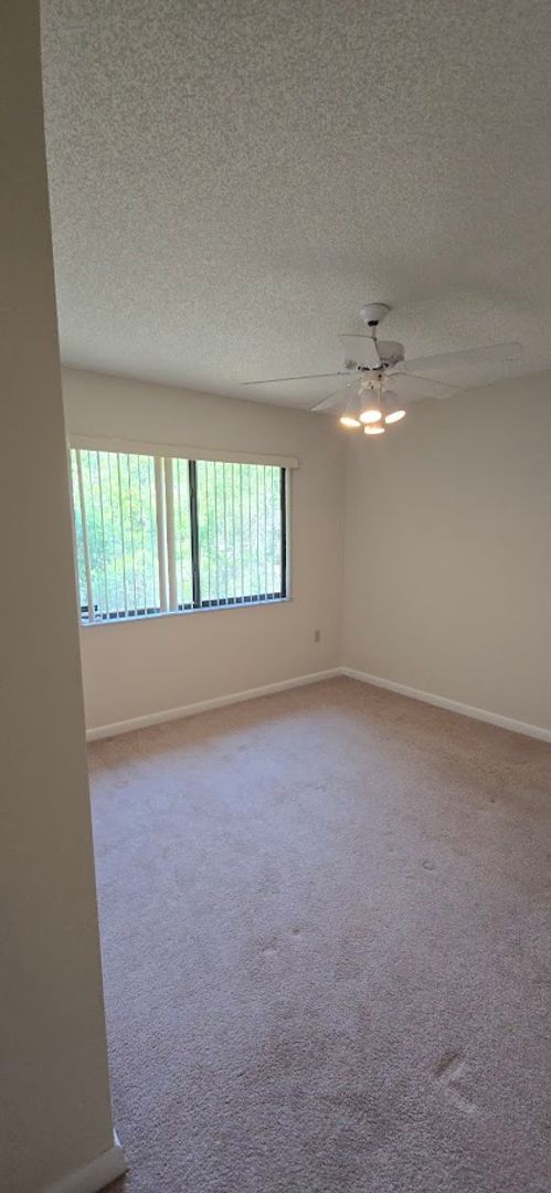 Building Photo - 3 Bed, 2 Bath, 2 Car garage.