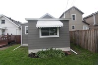 Building Photo - Modern 4-Bedroom Home with Ample Parking &...