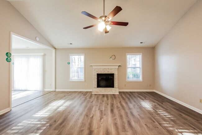 Building Photo - 4009 Beaverbrook Dr