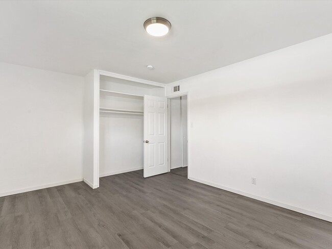 Building Photo - 1708 Probasco Way