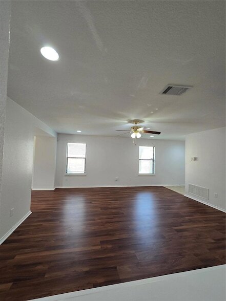 Building Photo - 1124 Hyde Park Dr