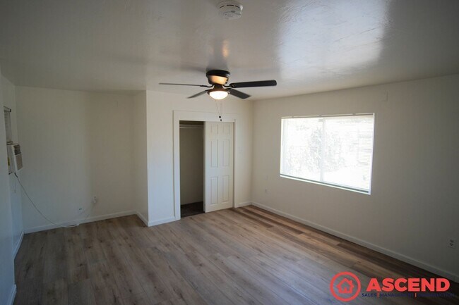 Building Photo - 512 Woodrow Ave