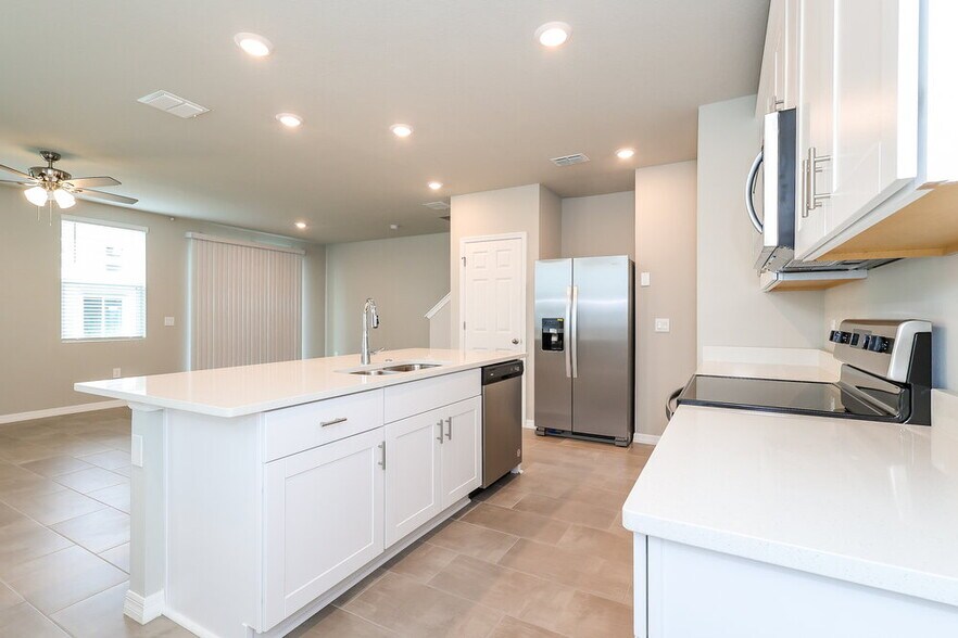 Building Photo - 803 Legacy Dr