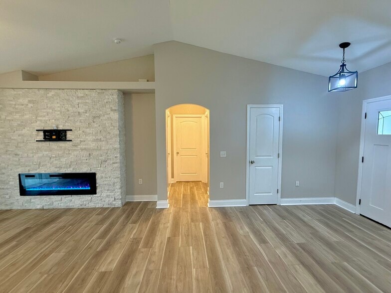 Building Photo - 2139 Sutton Ridge Ave