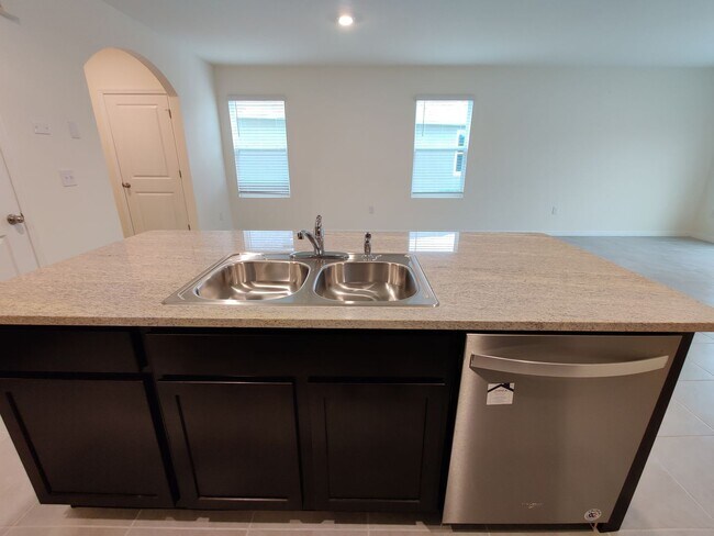 Building Photo - 32614 Canyonlands Dr