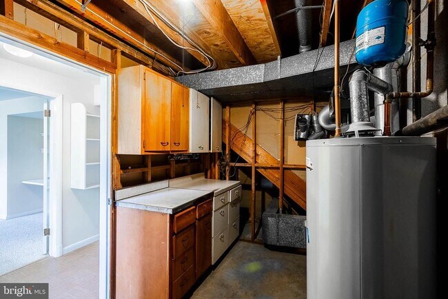 Building Photo - 6608 Fairlawn Dr