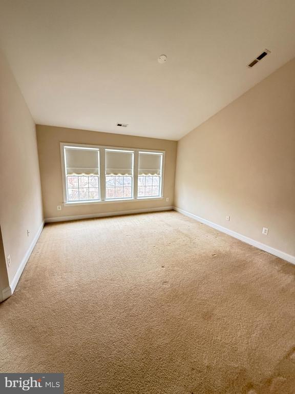 Building Photo - 3680 Chippendale Cir