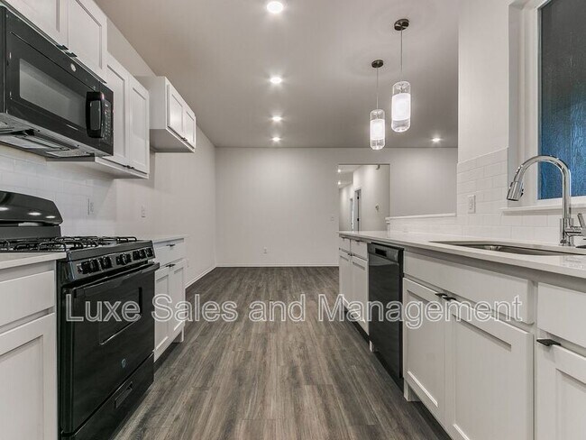 Building Photo - 10908 Oak Holw Ln