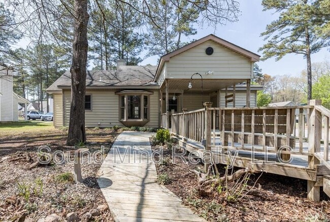 Building Photo - 2145 Tanglewood Rd