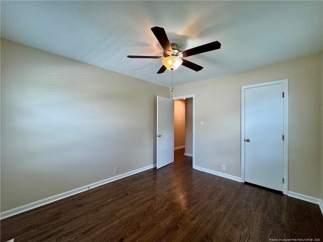 Building Photo - 431 Waterbury Dr