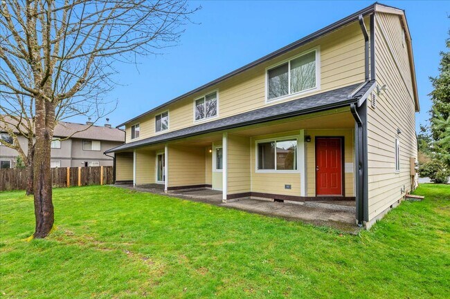Building Photo - Monroe End Unit Townhome Unit A