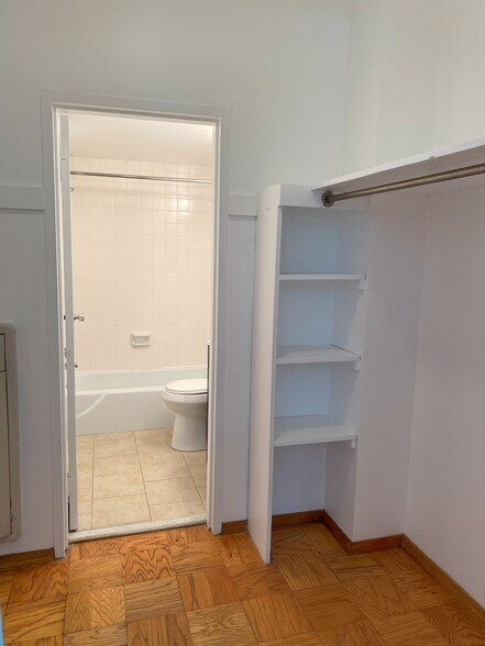 Closet - 2755 Ordway St NW