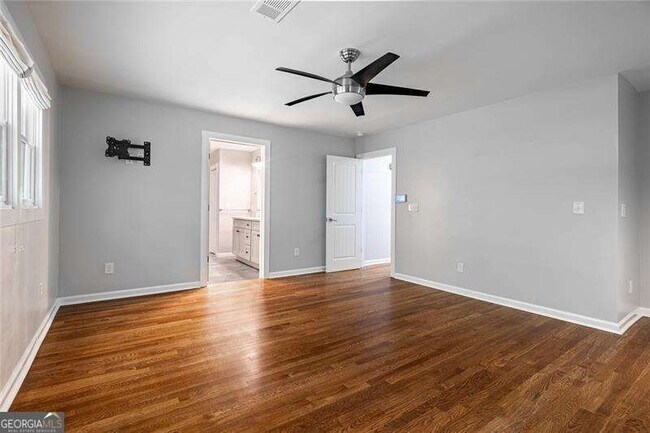 Building Photo - 2470 Landeau Cir