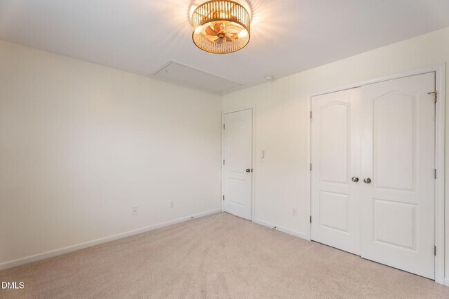 Building Photo - 855 Ember Dr
