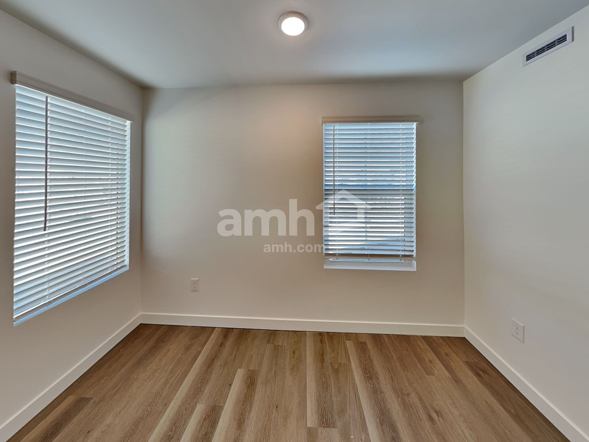 Building Photo - 18458 W El Cortez Pl