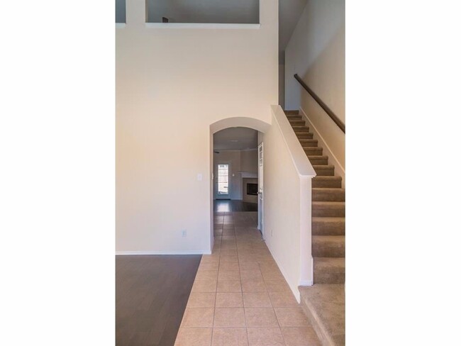 Building Photo - 4 bed 2.5 bath in Brookstone Community!!