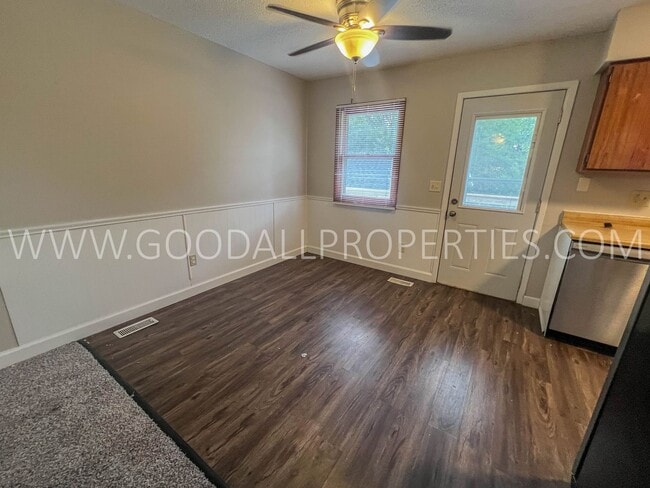 Building Photo - 4 Bedroom 2 Bathroom Home in Altoona