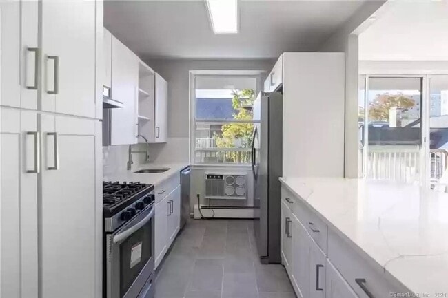 Building Photo - 1 Bedroom 1.5 Bath in Stamford