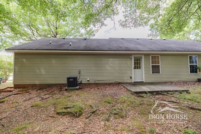 Building Photo - 605 Baron Dr