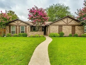 Building Photo - 808 Sandhurst Dr