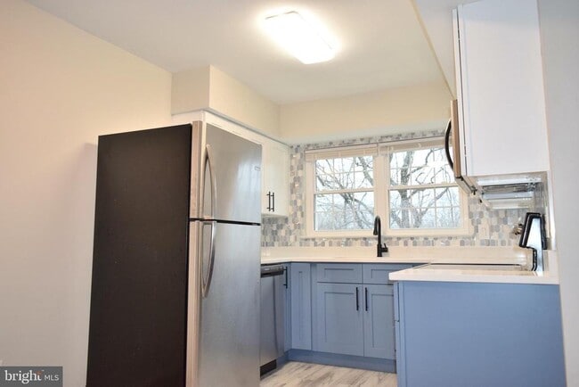 Building Photo - 12121 Chaucer Ln