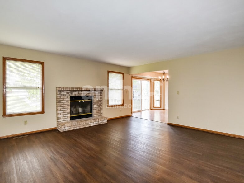 Building Photo - 10996 Meadowsweet Ln