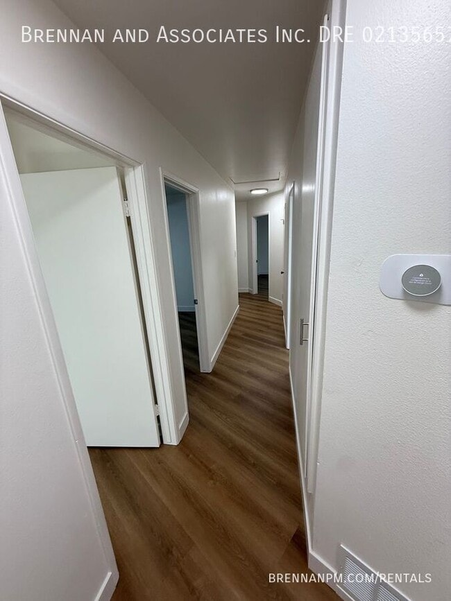 Building Photo - 35 Flower St