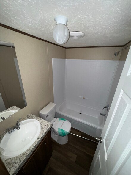 Building Photo - 495 Westover Dr