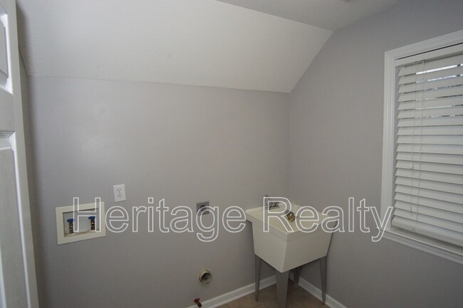 Building Photo - 11100 Autumn Hollow Ln