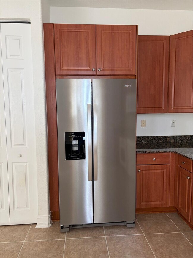 Building Photo - 6903 Julia Gardens Dr