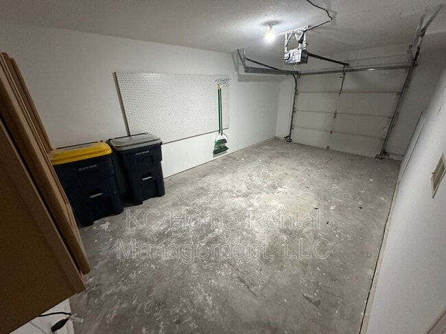 Building Photo - 8640 N Hull Ave