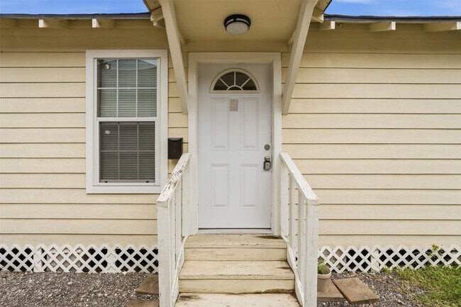 Building Photo - 3822 Lila St