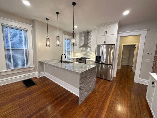 Building Photo - Dennison Ave 866-868 CR