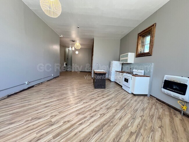 Building Photo - 3336 S Lituanica Ave