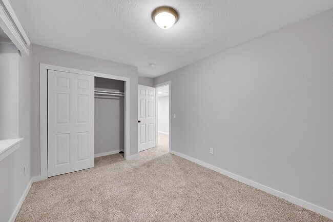 Building Photo - $2,495.00, 3 Bed, 2 bath located in Brighton.