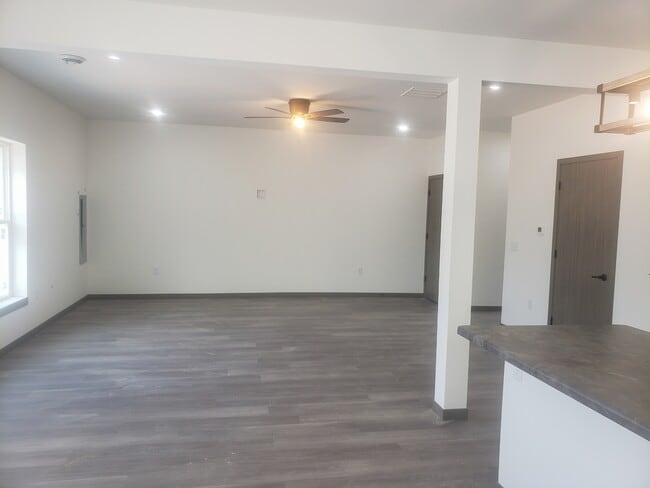Building Photo - 1216 Salem Dr