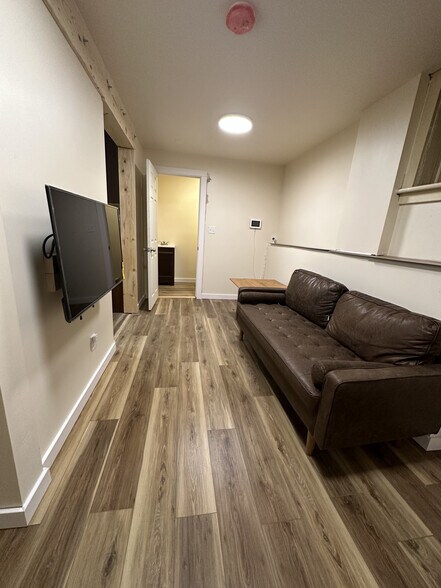 Building Photo - 49 13th St