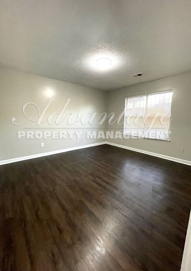 Building Photo - Newly Renovated Home In Frayser - Open To Section 8