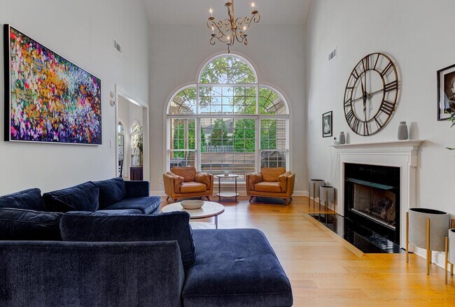 Building Photo - 1765 Hartwell Manor N