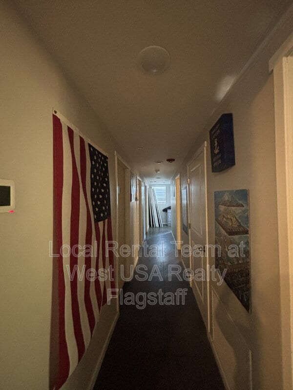 Building Photo - 522 S Fountaine St
