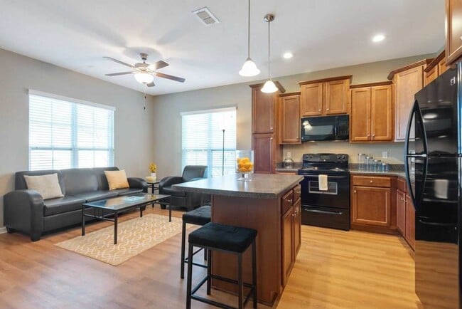 Building Photo - Modern 3-Bed, 3-Bath Townhome with Stylish...