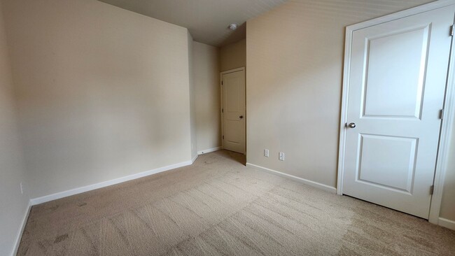 Building Photo - Modern Corner-Lot Townhome in Berkeley Vil...