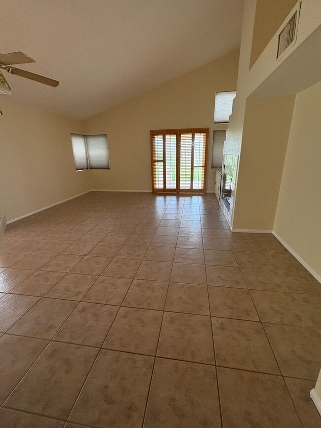 Building Photo - Beautiful Single-Story 3 Bedroom, 2 bath Home with Solar in Desirable East Highlands Ranch!